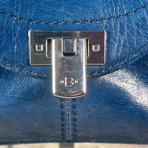 b. Makowski Karlie Glazed Leather Crossbody Adjust Strap Green - Picture 10 of 14